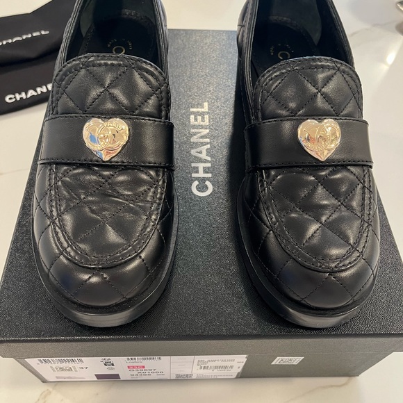 Chanel quilted loafer. Lamb skin w/interlocking hearts. Worn in house to test - Picture 1 of 16